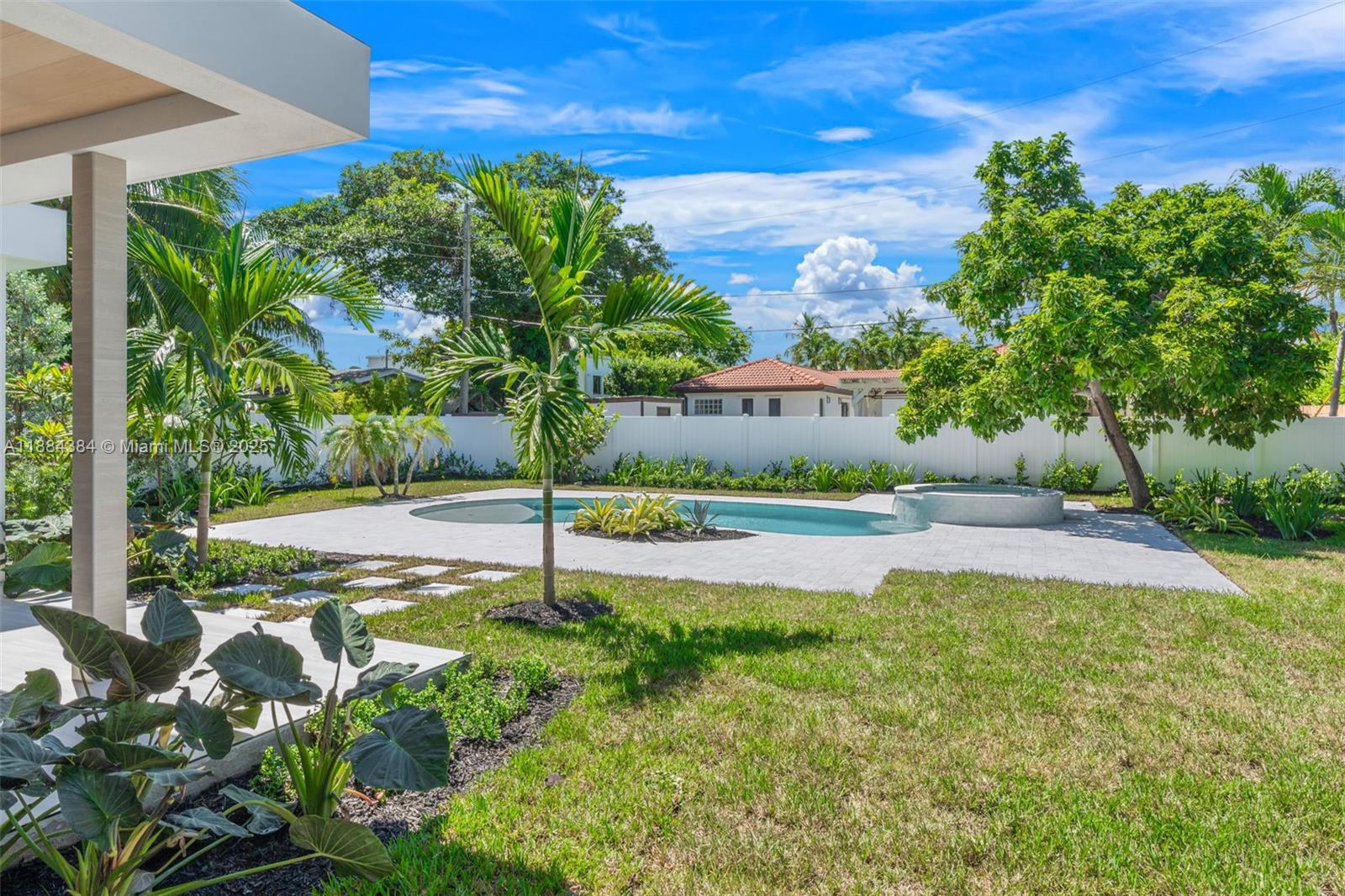 702 NW 5th Ave