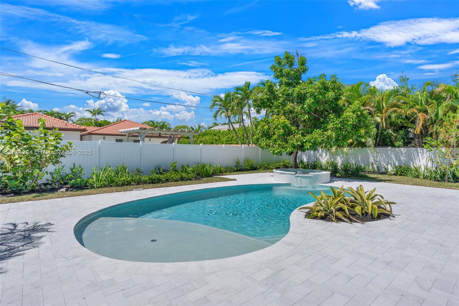 702 NW 5th Ave