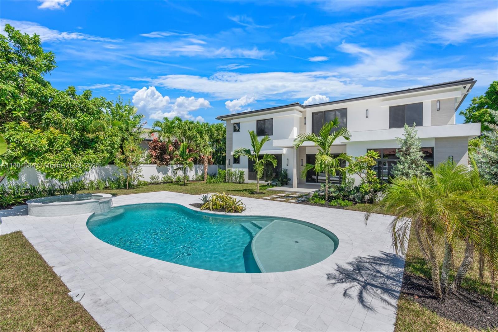 702 NW 5th Ave