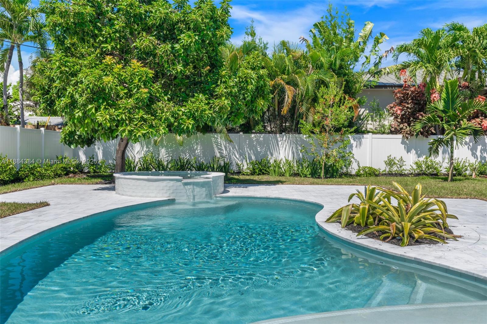 702 NW 5th Ave