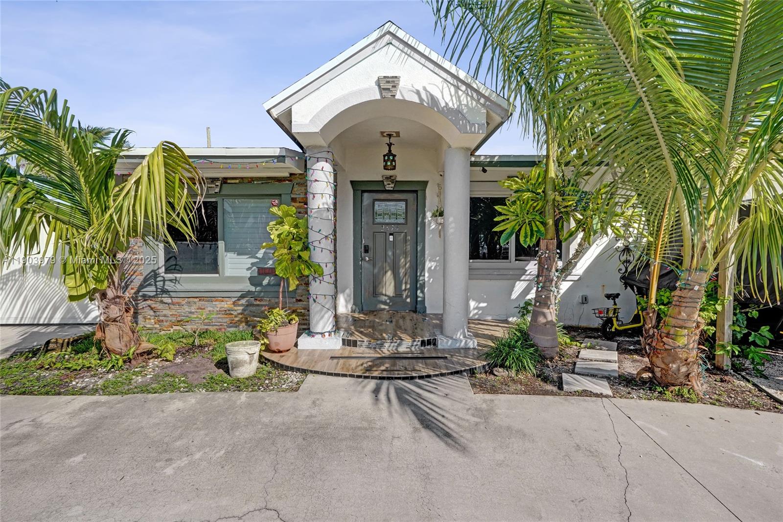 2574 NE 14th Ter, Pompano Beach