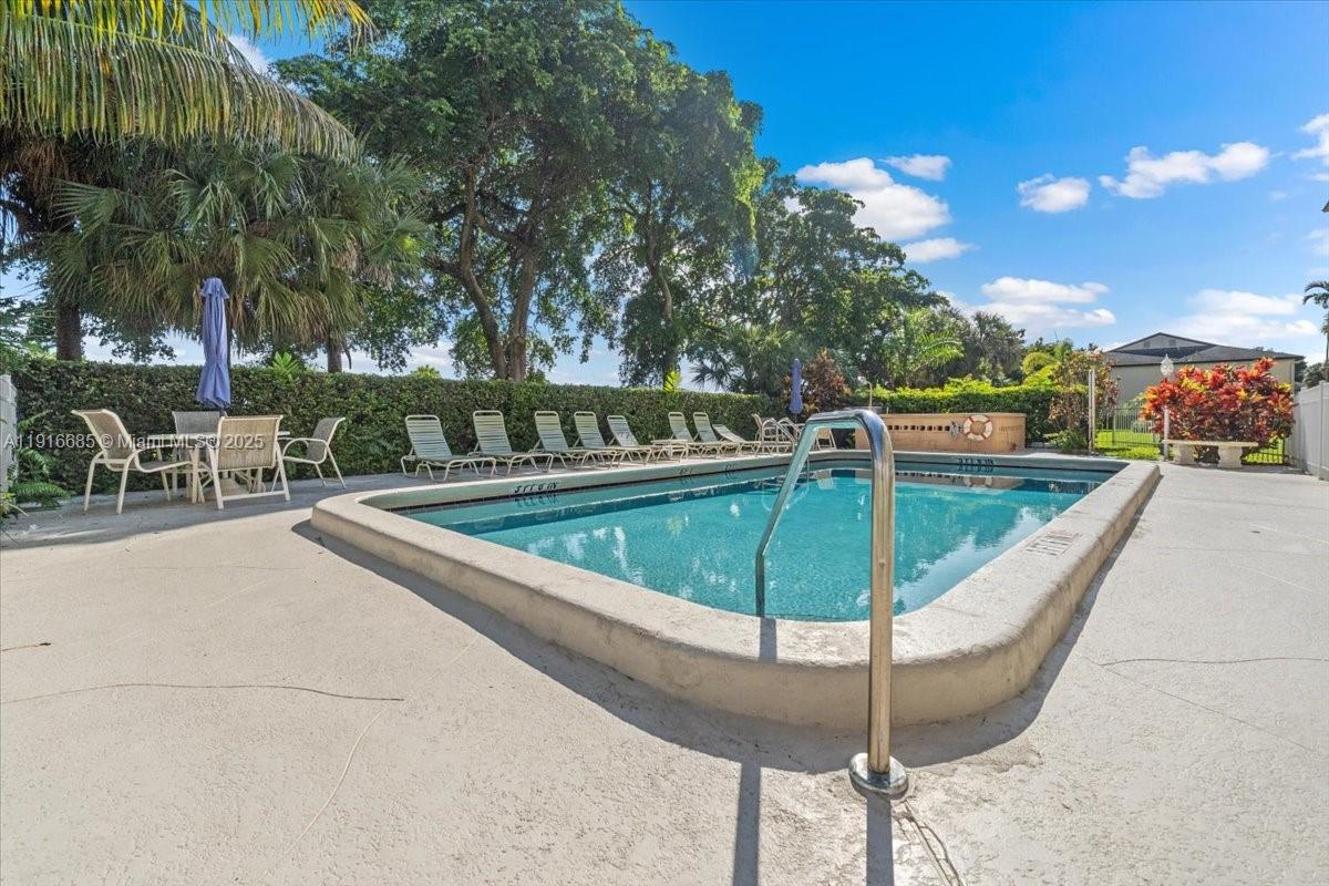 4100 Crystal Lake Dr # 302