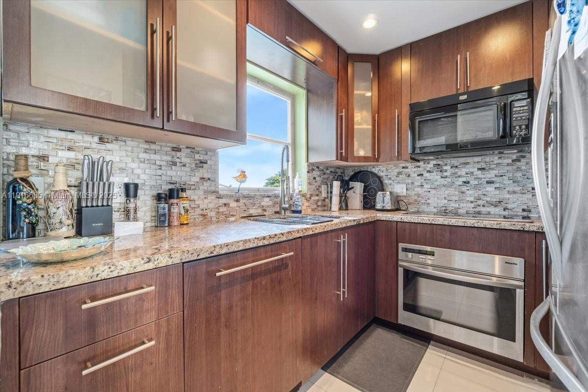 4100 Crystal Lake Dr # 302