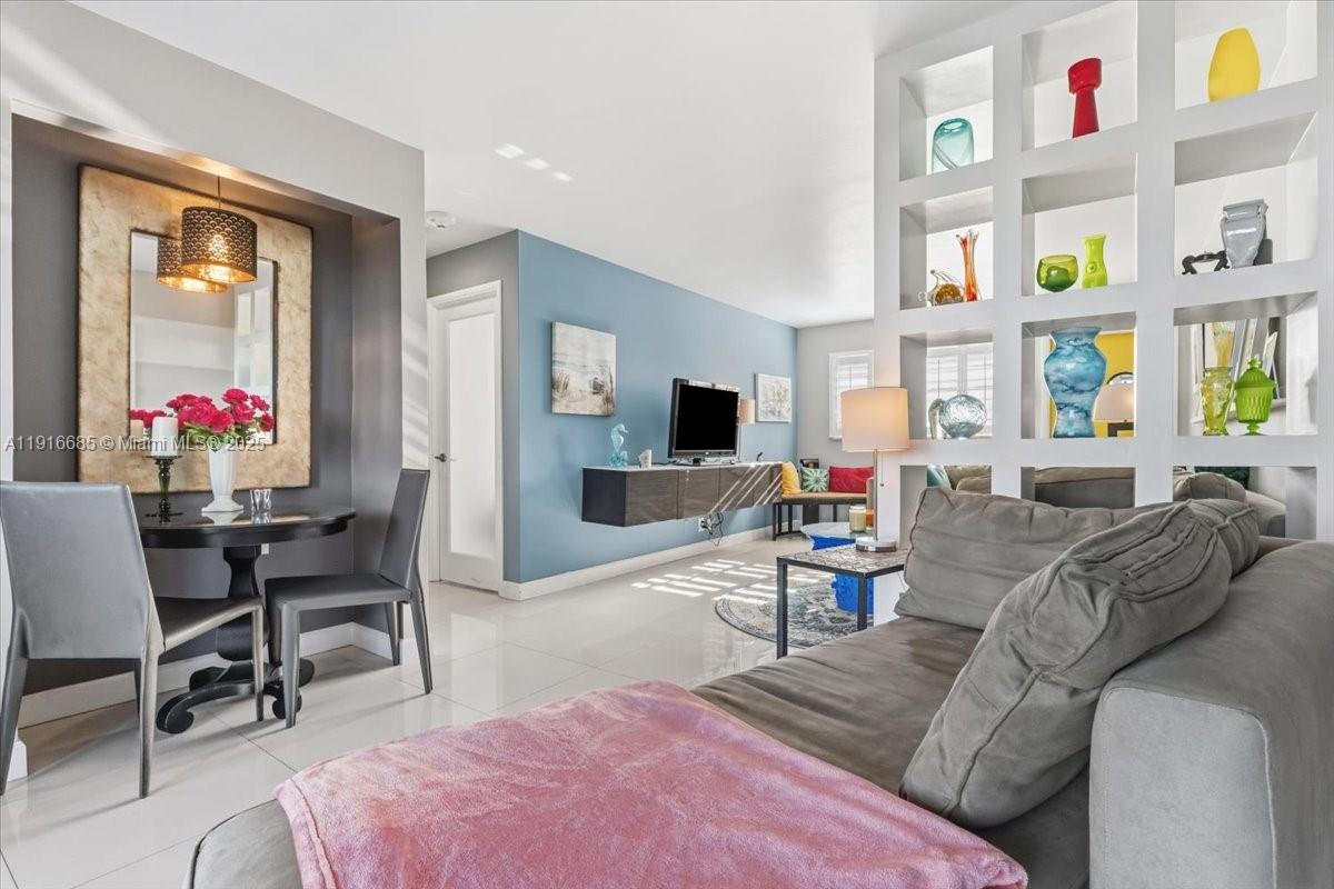 4100 Crystal Lake Dr # 302