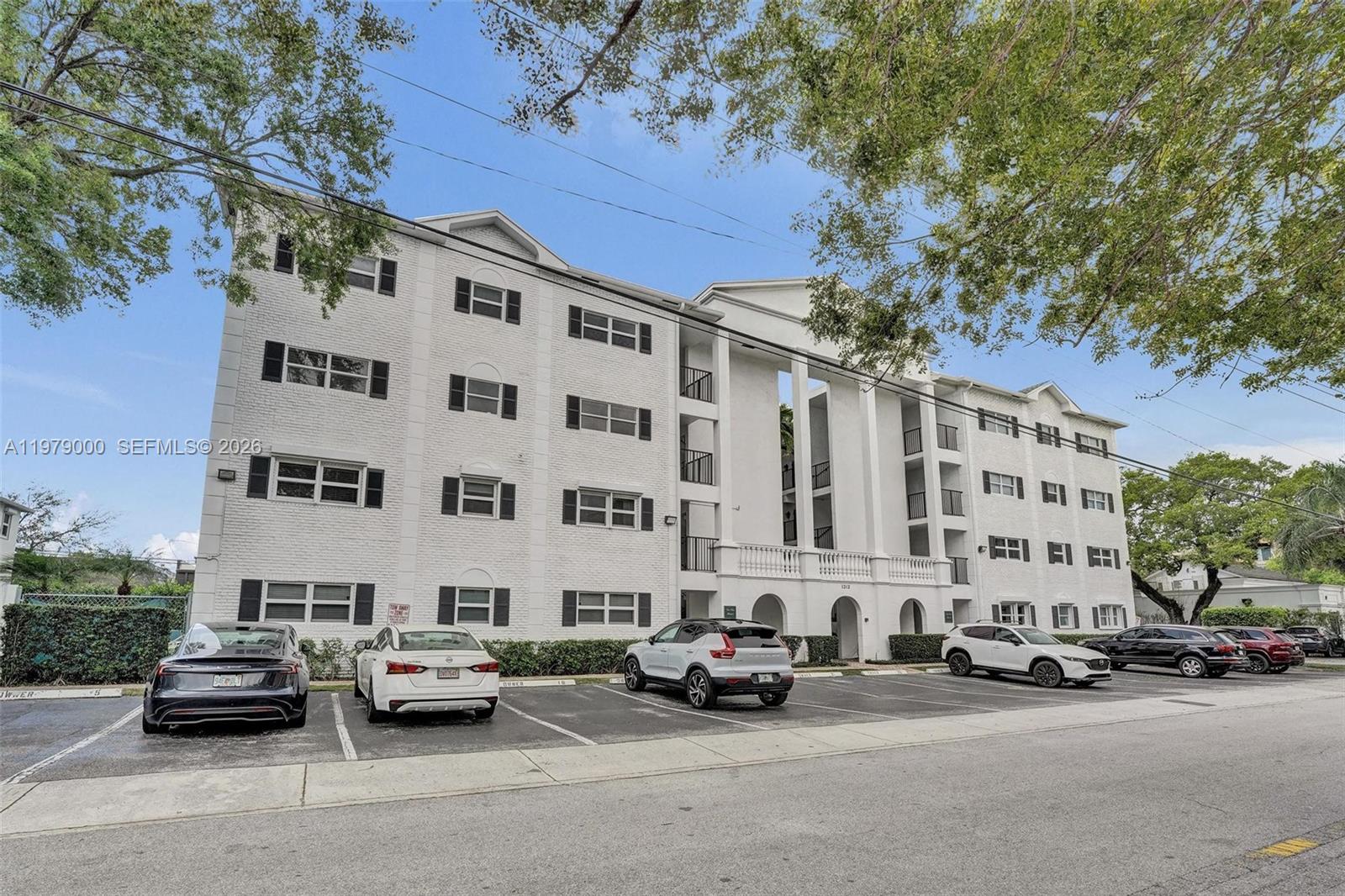 1212 SE 2nd Ct # 301