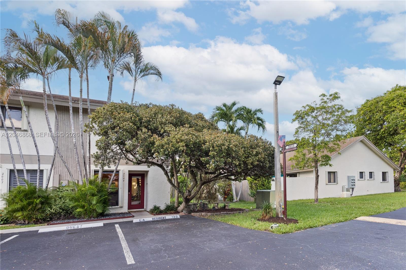 3050 S Oakland Forest Dr # 2008