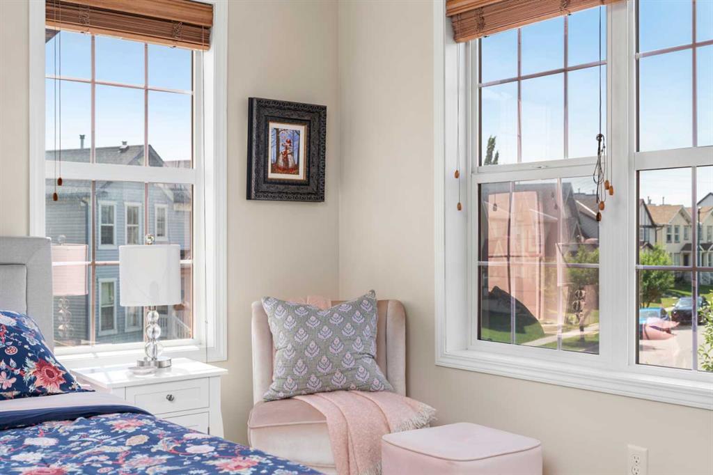 382 Elgin View SE