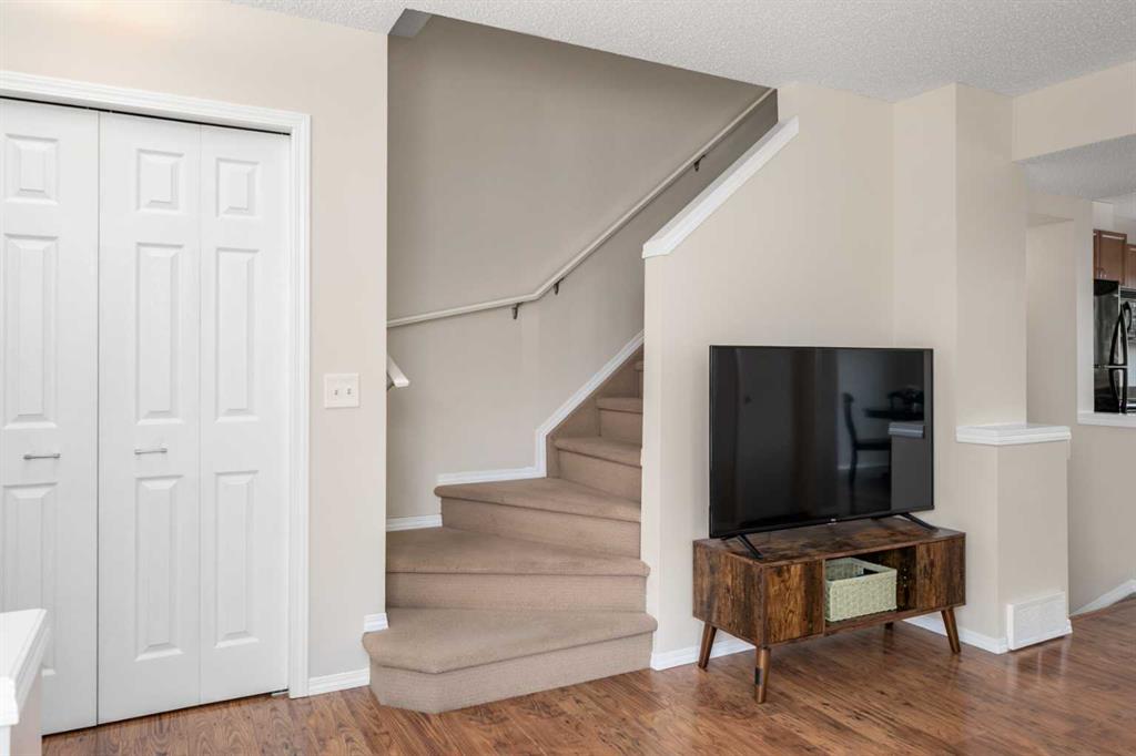 382 Elgin View SE