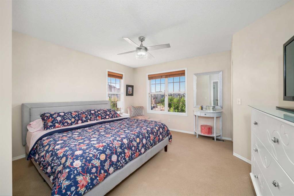 382 Elgin View SE