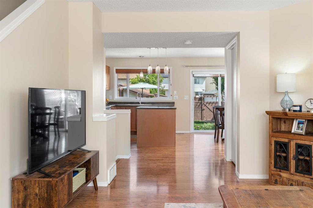 382 Elgin View SE