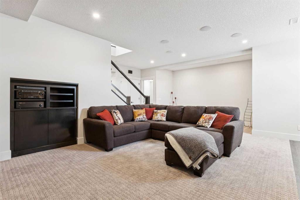 64 Walcrest View SE