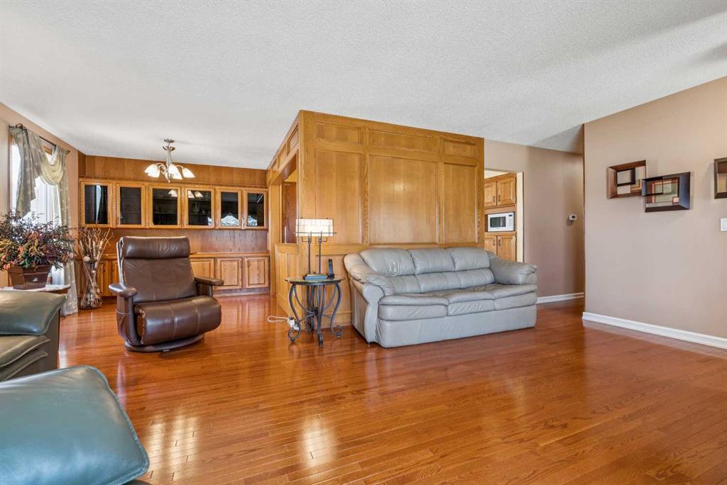 320 Whiteview Road NE