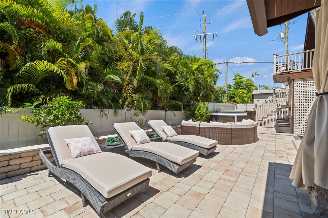 2795 N Beach RD
