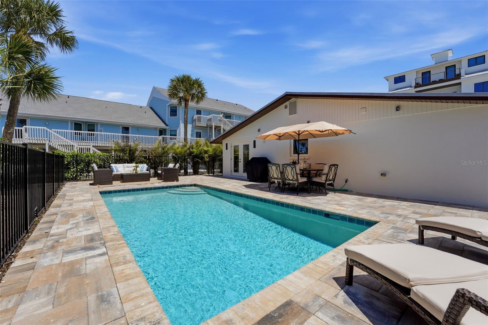 120 STANFORD DR