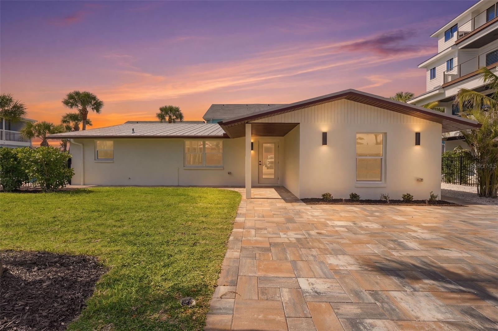 120 STANFORD DR