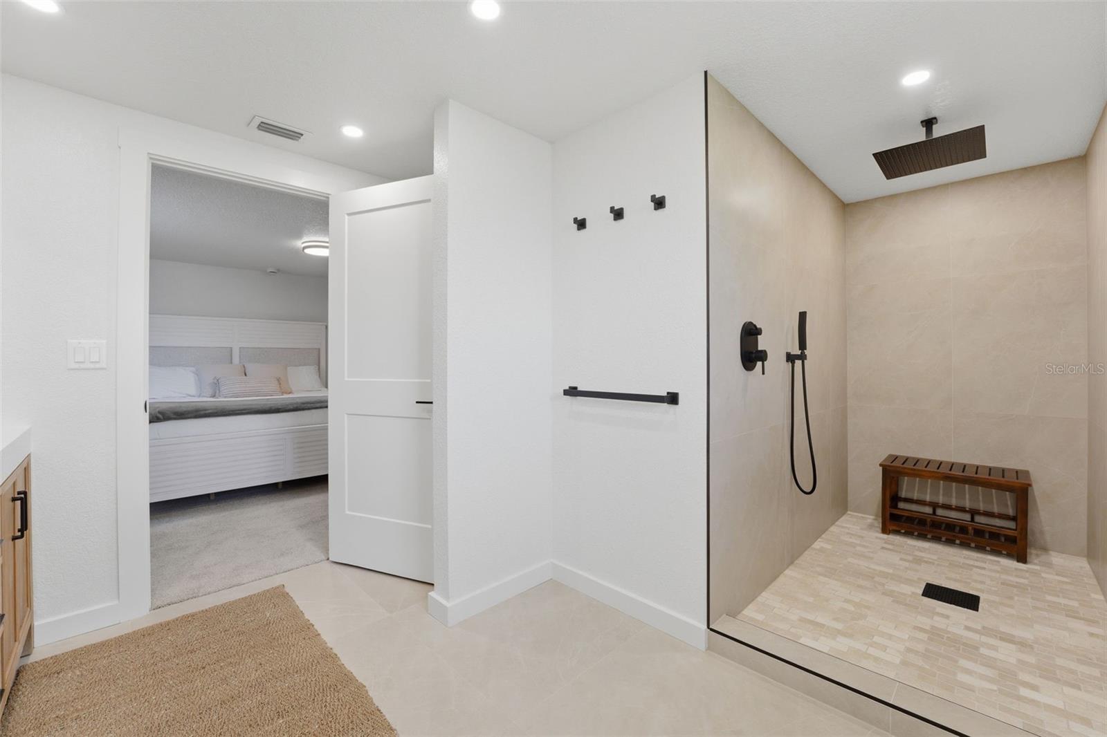 120 STANFORD DR