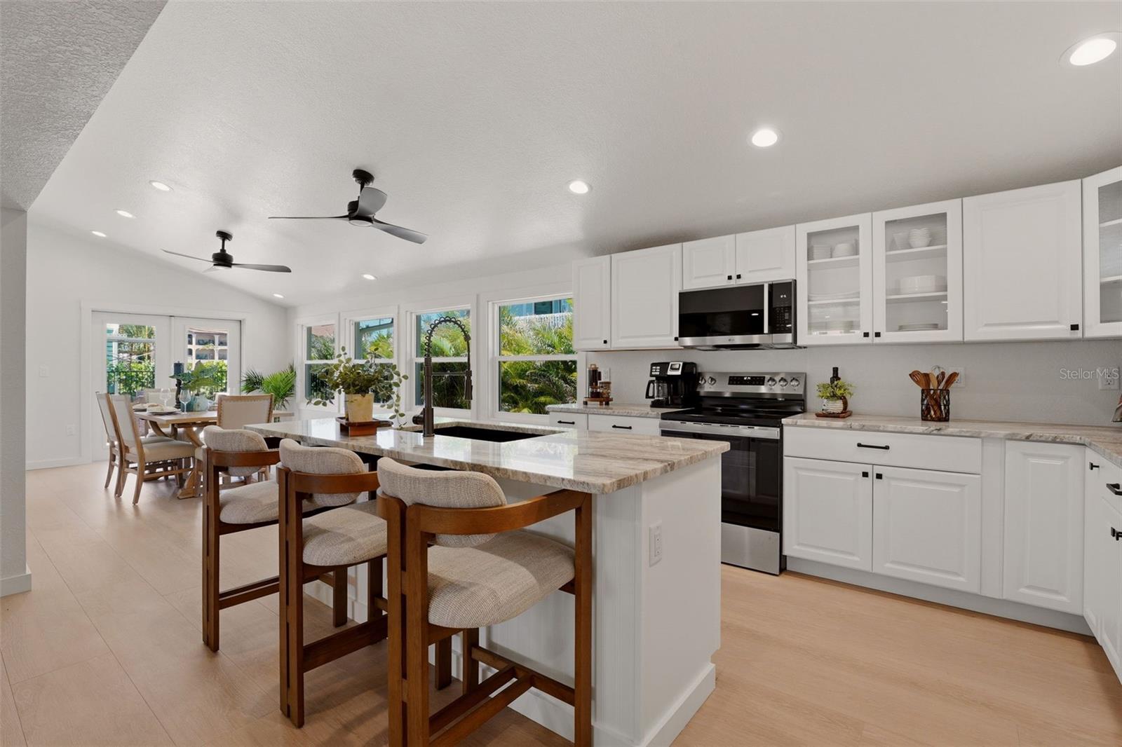 120 STANFORD DR