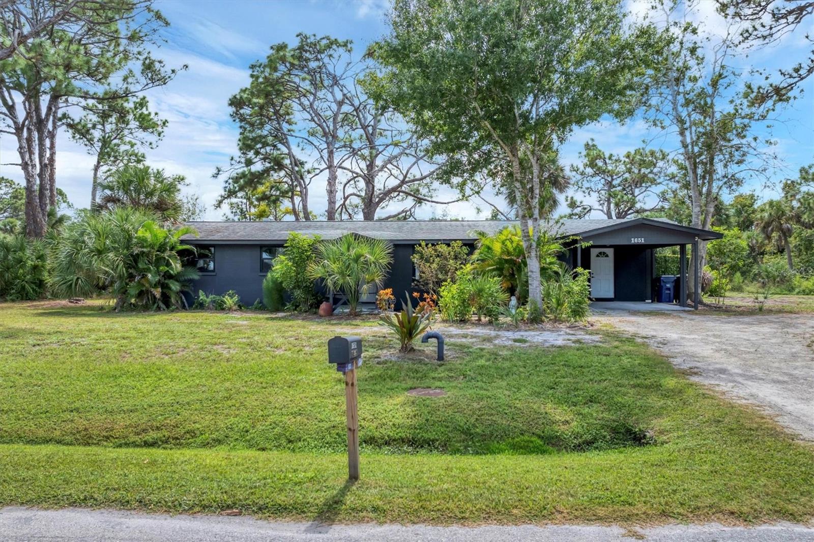 1651 LAKEVIEW PL