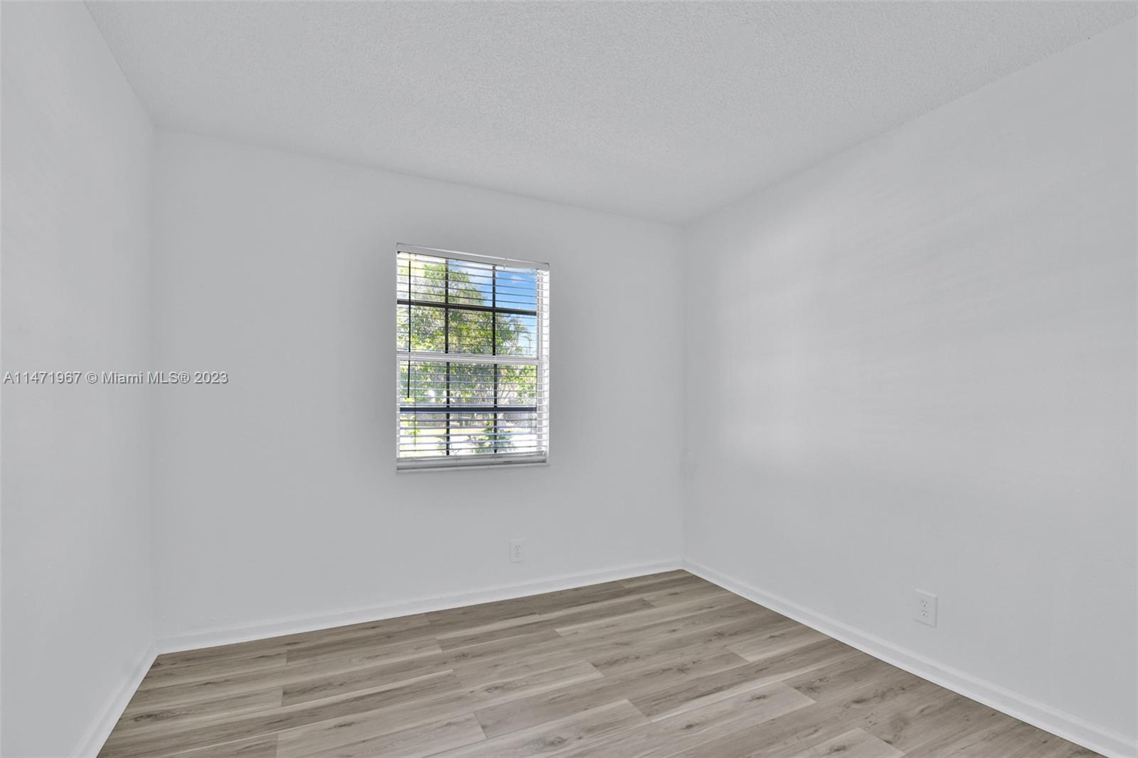 204 SE 8th St