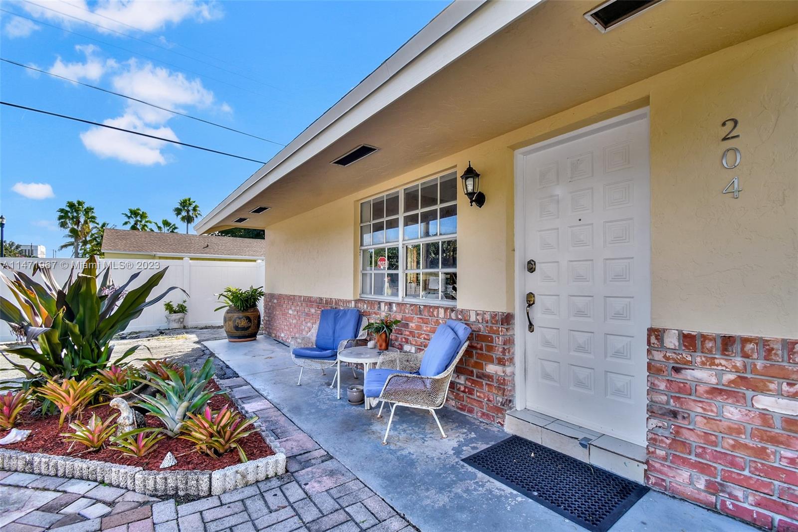 204 SE 8th St