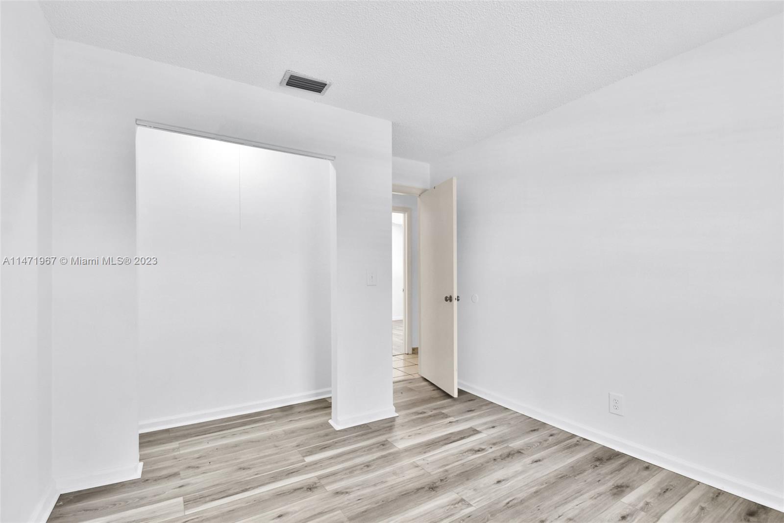 204 SE 8th St
