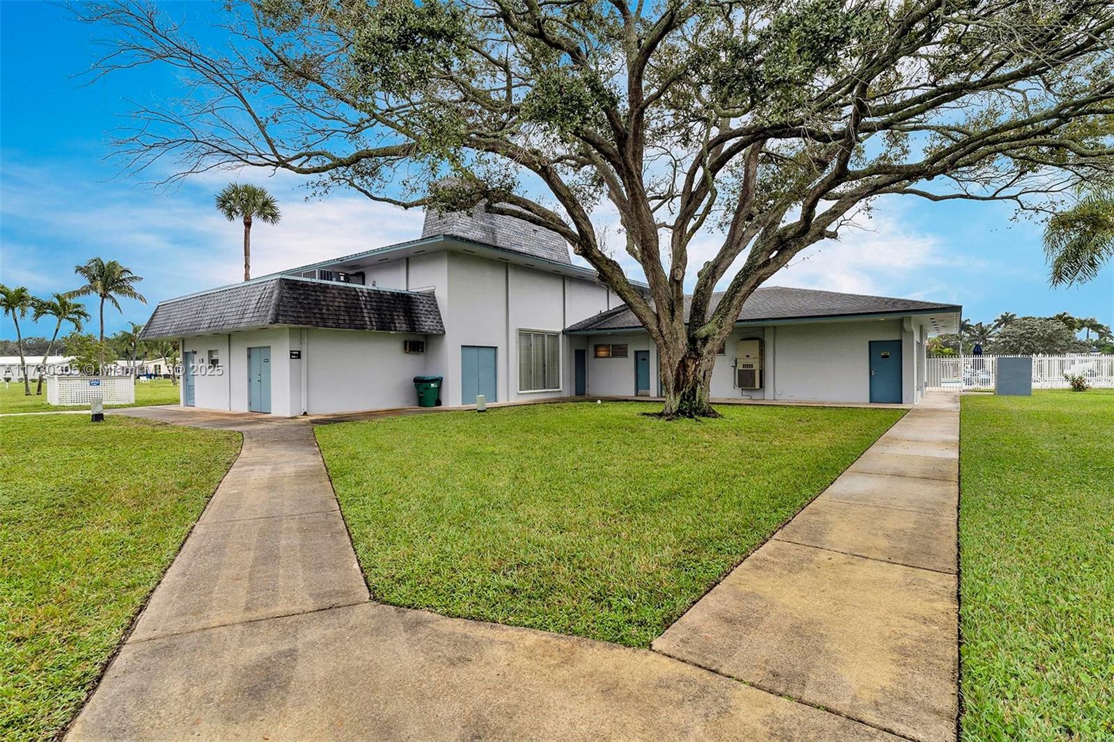 2200 Park Ln # 102