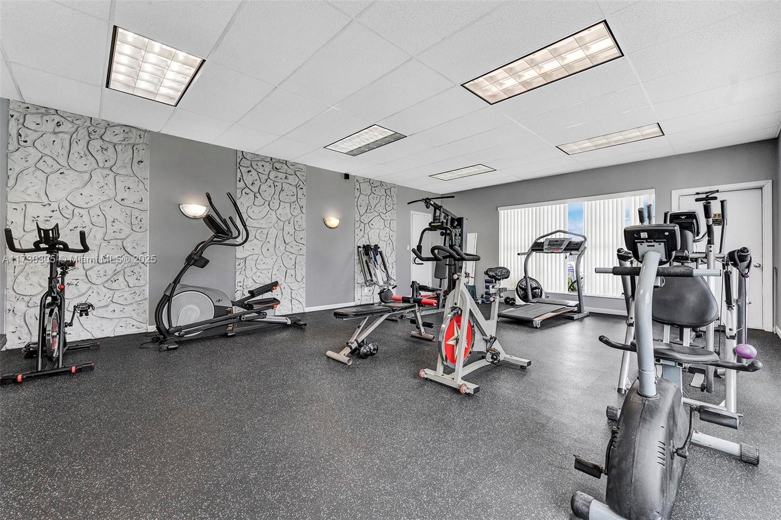 2200 Park Ln # 102