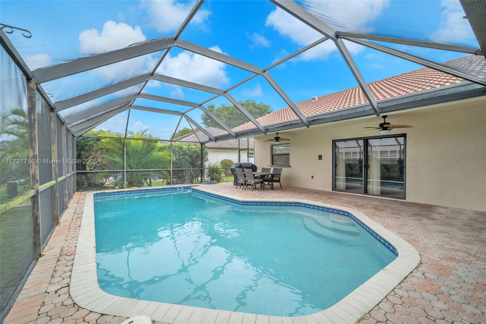 7006 NW 38th St