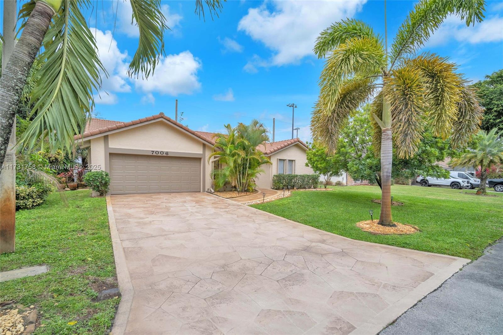7006 NW 38th St