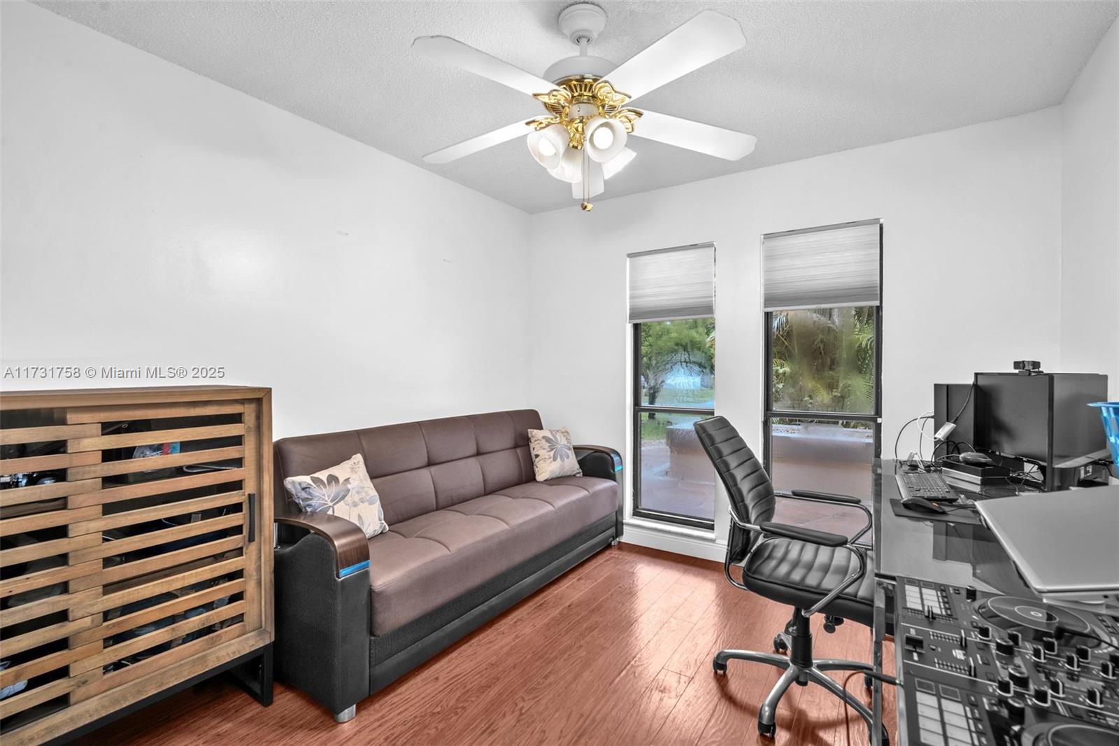 7006 NW 38th St