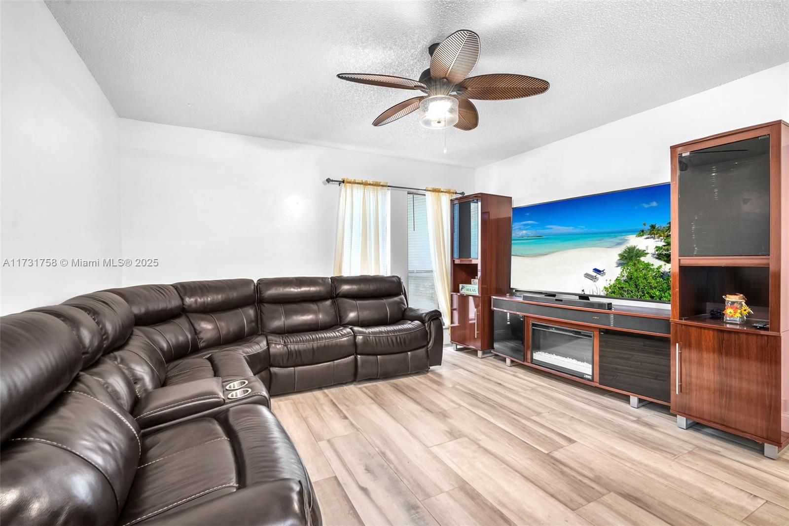 7006 NW 38th St