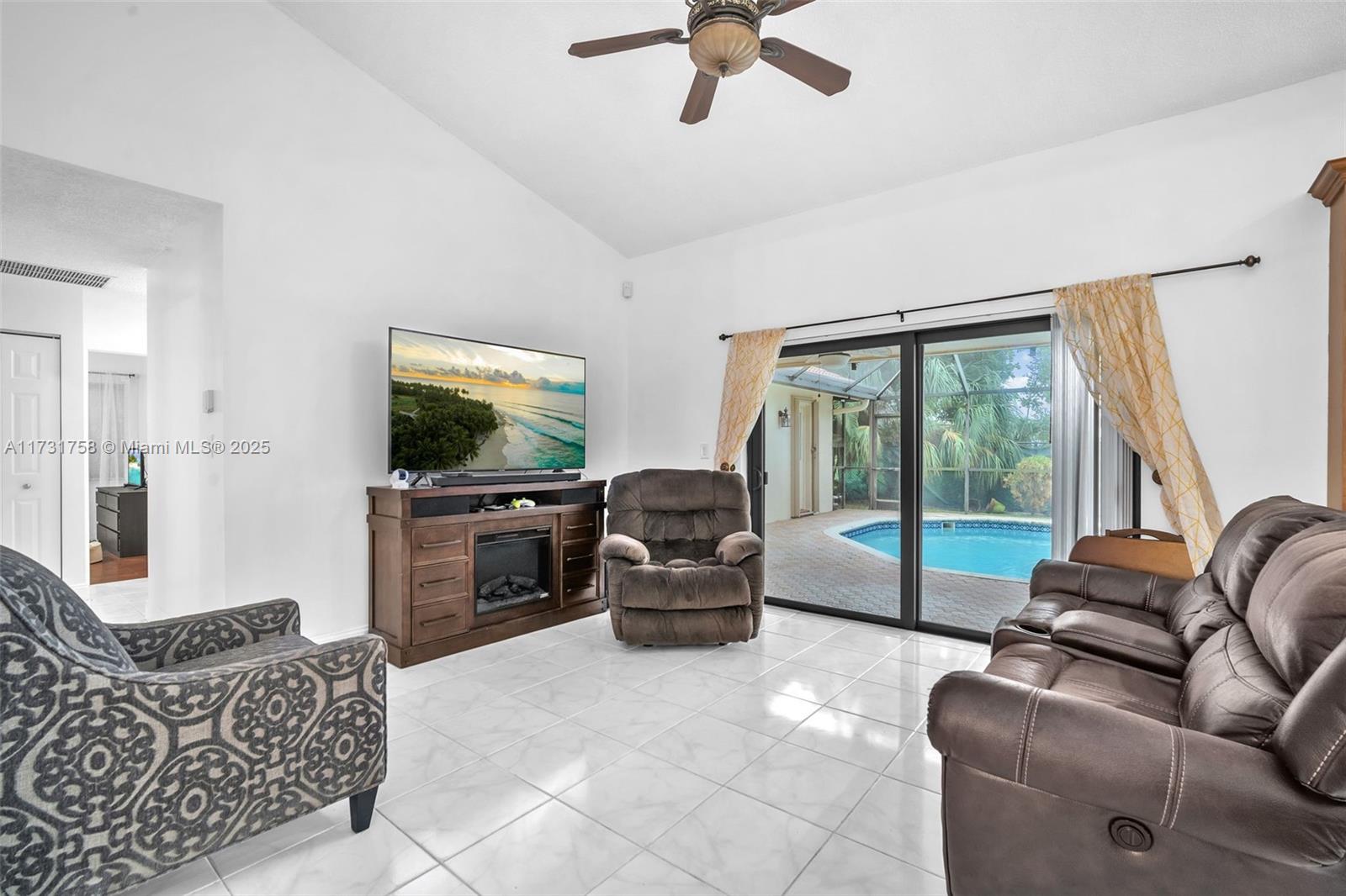 7006 NW 38th St