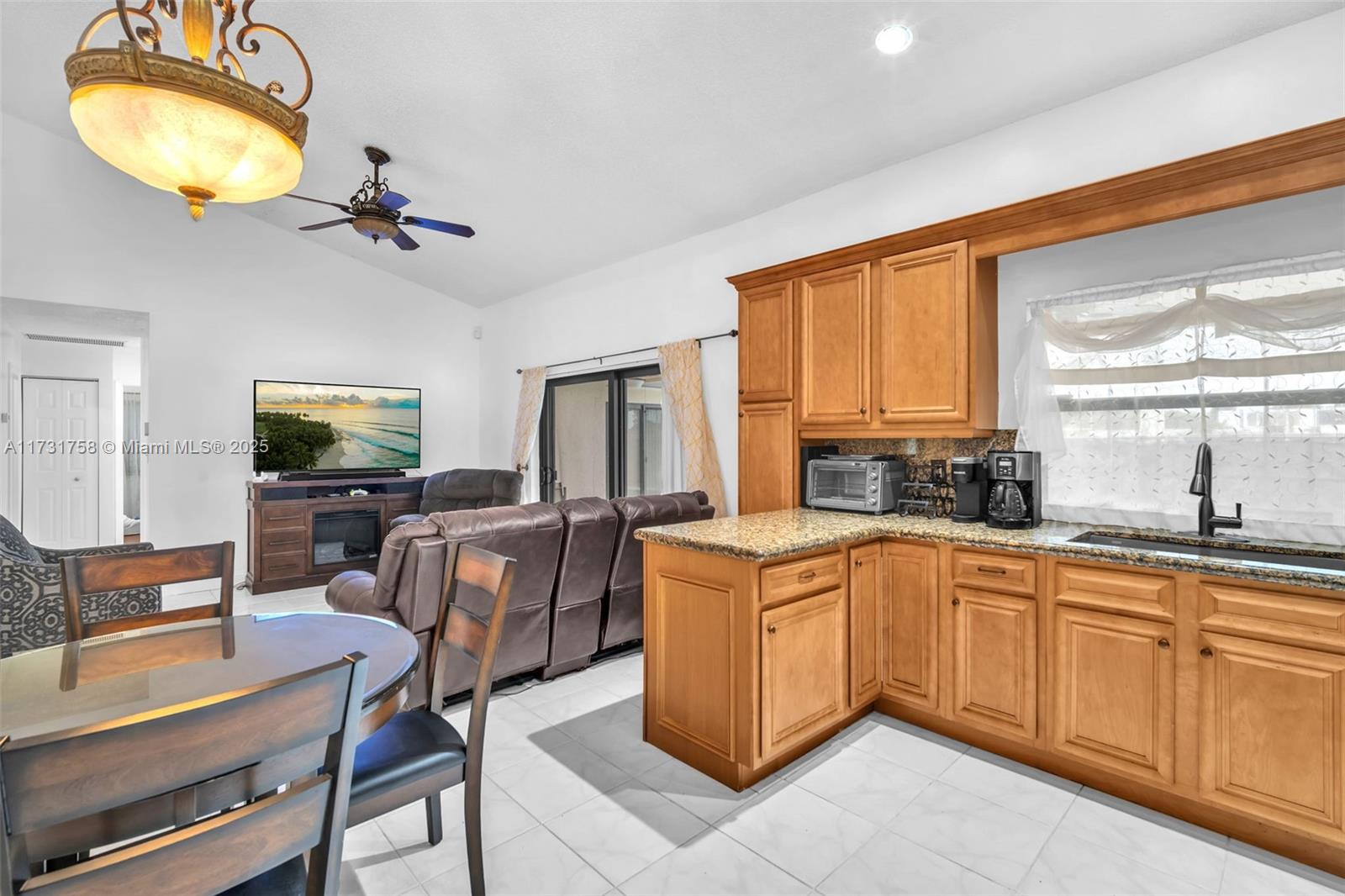 7006 NW 38th St