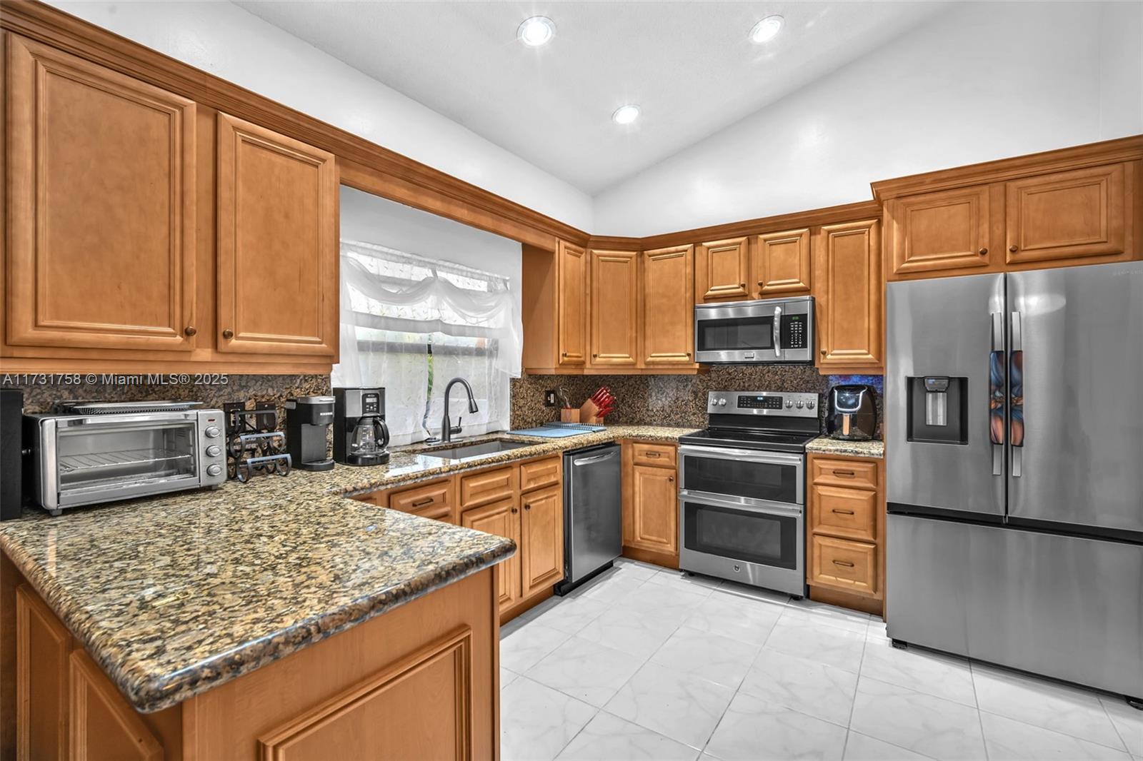 7006 NW 38th St