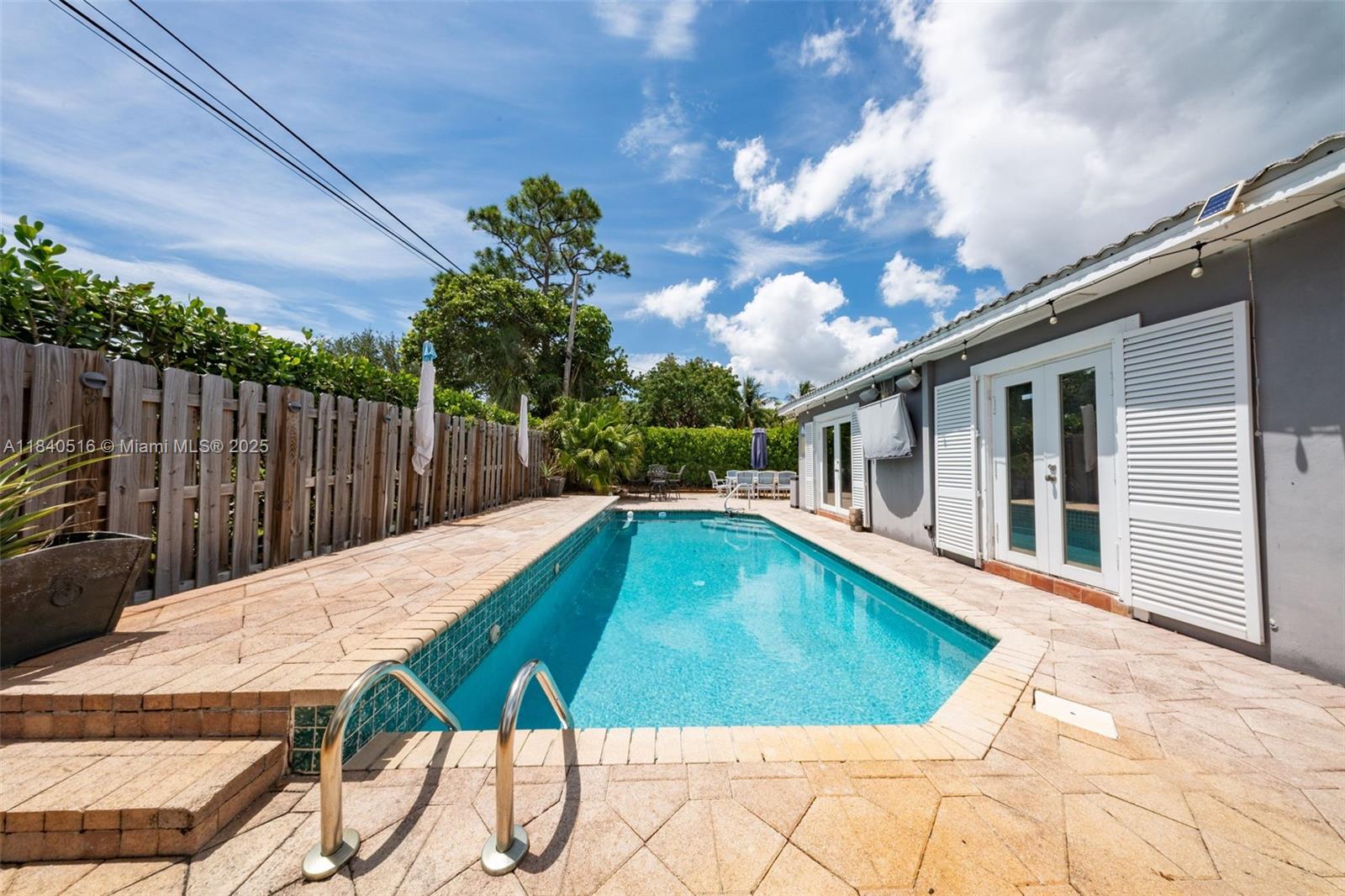204 S Seacrest Cir
