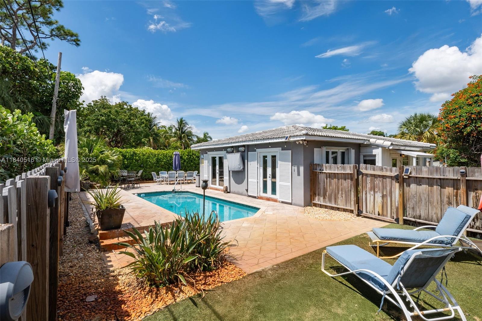 204 S Seacrest Cir