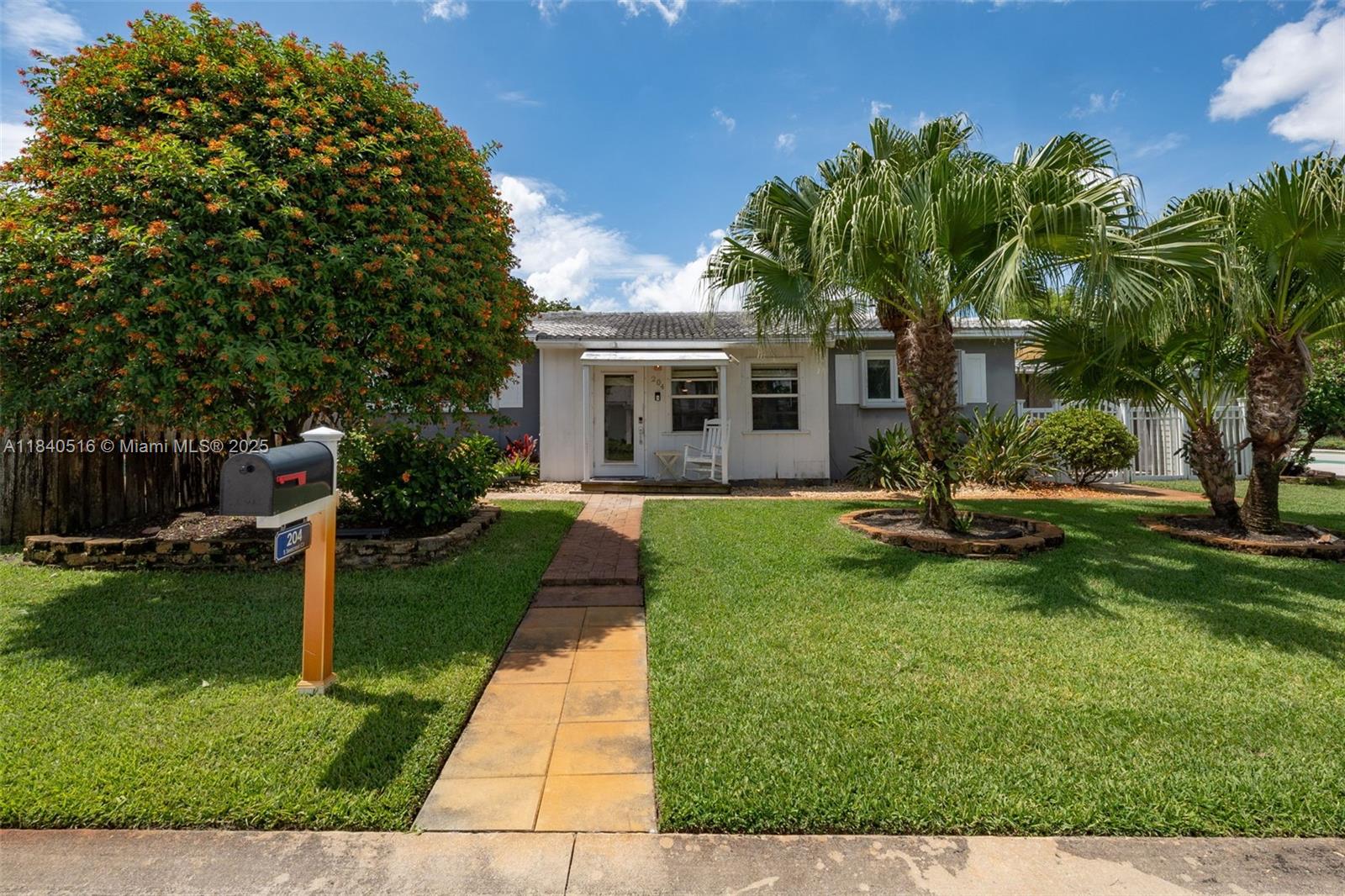 204 S Seacrest Cir