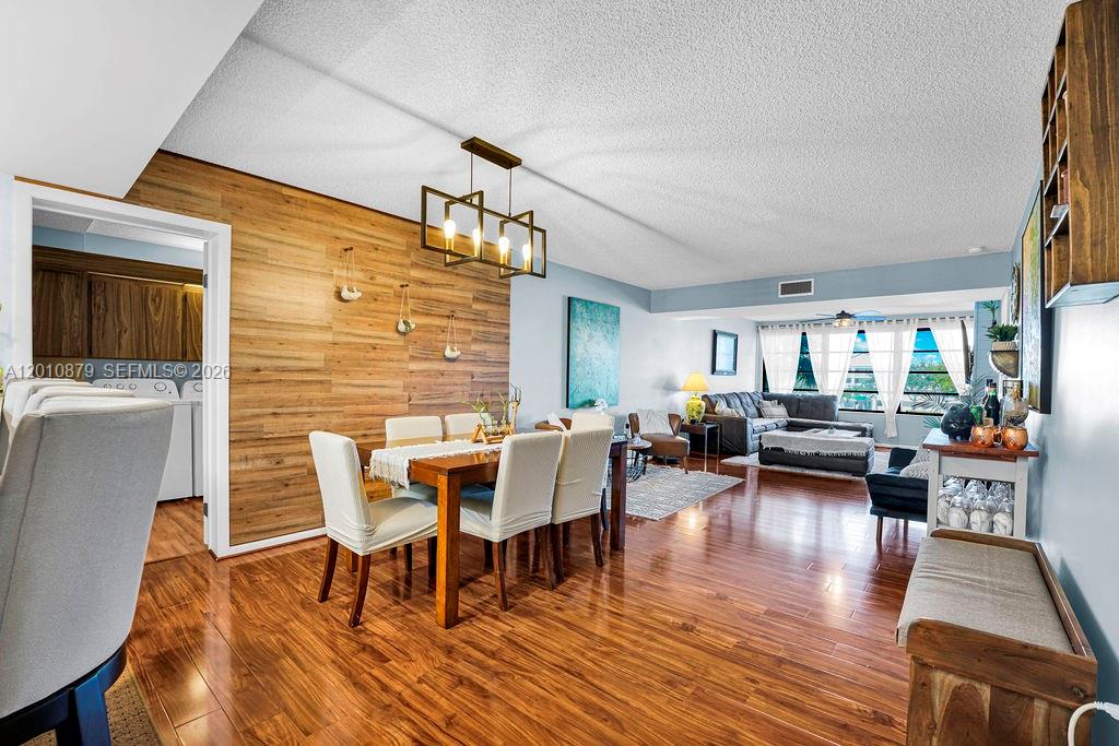 6049 Balboa Cir # 302