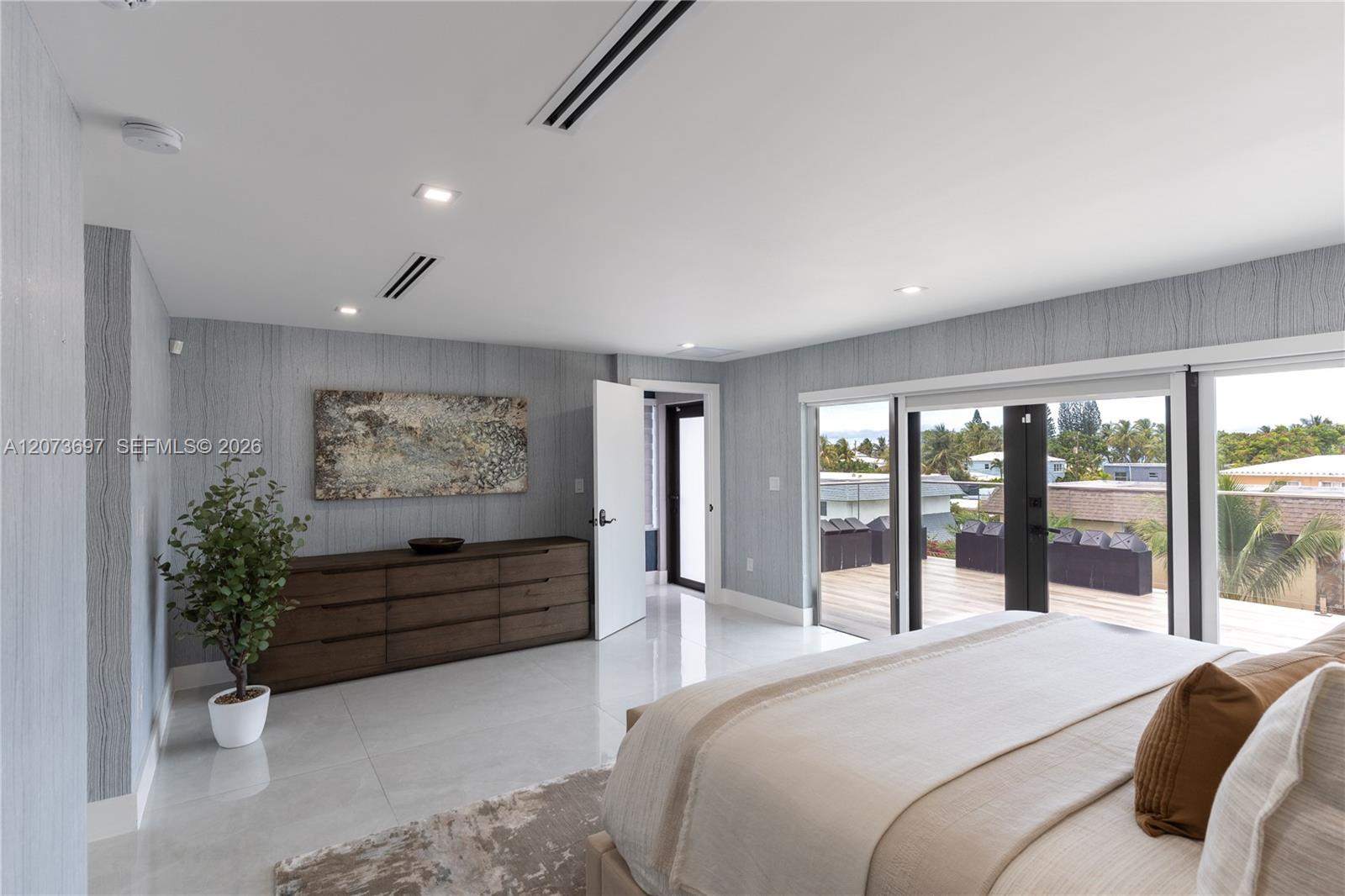 5601 N Ocean Dr