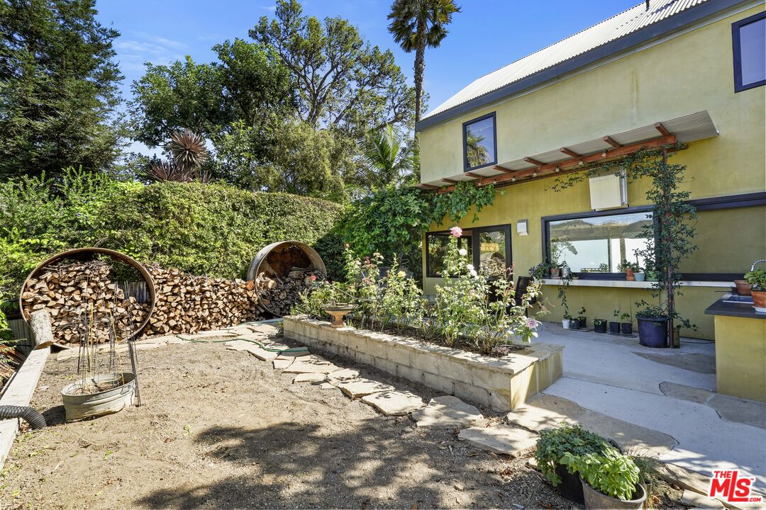 26335 Lockwood Rd
