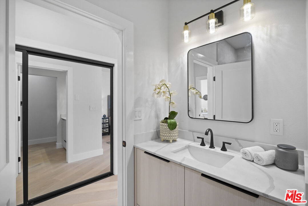 23813 Harbor Vista Dr