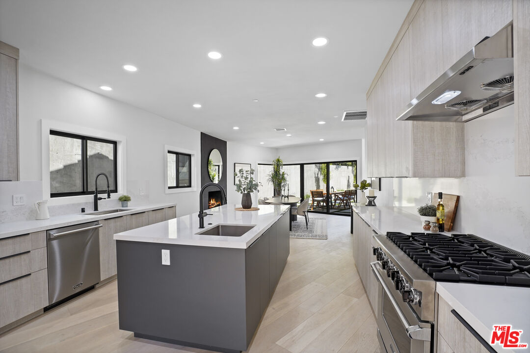 23813 Harbor Vista Dr