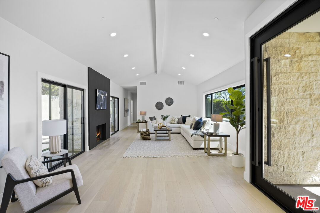 23813 Harbor Vista Dr