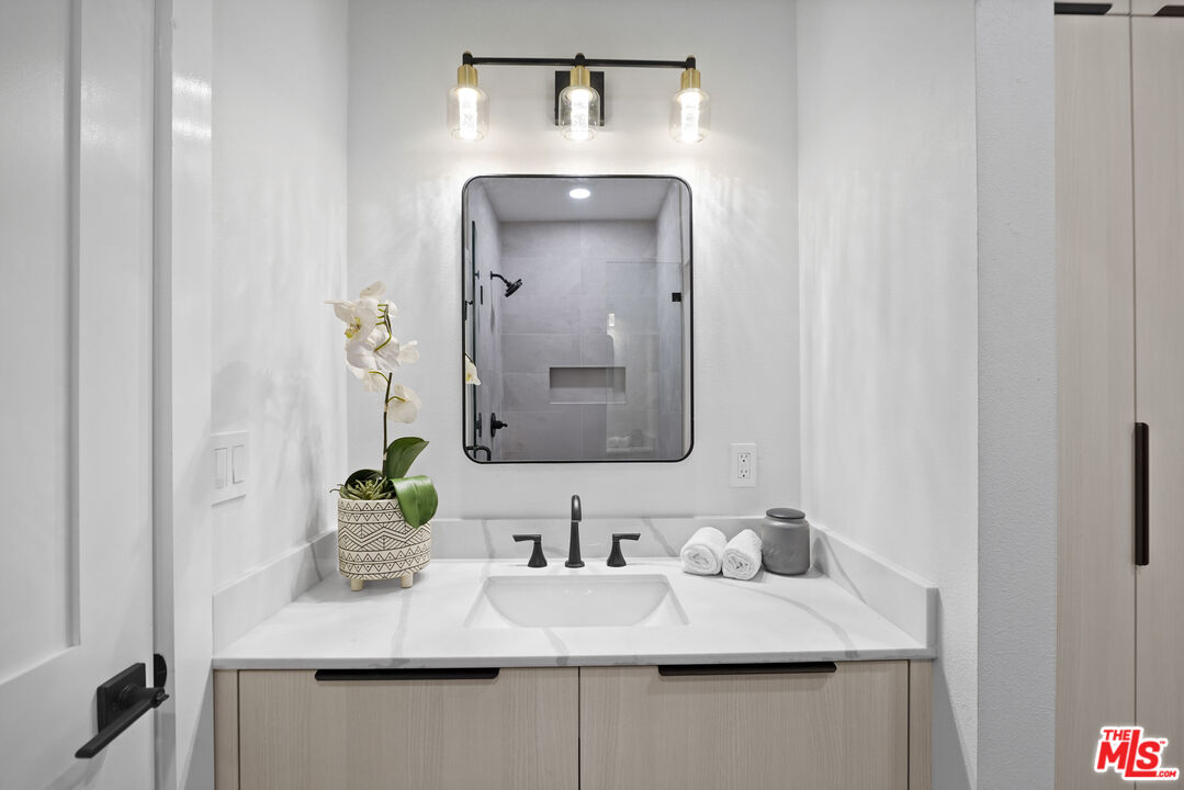 23813 Harbor Vista Dr