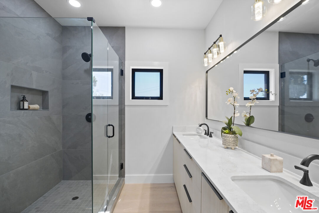 23813 Harbor Vista Dr