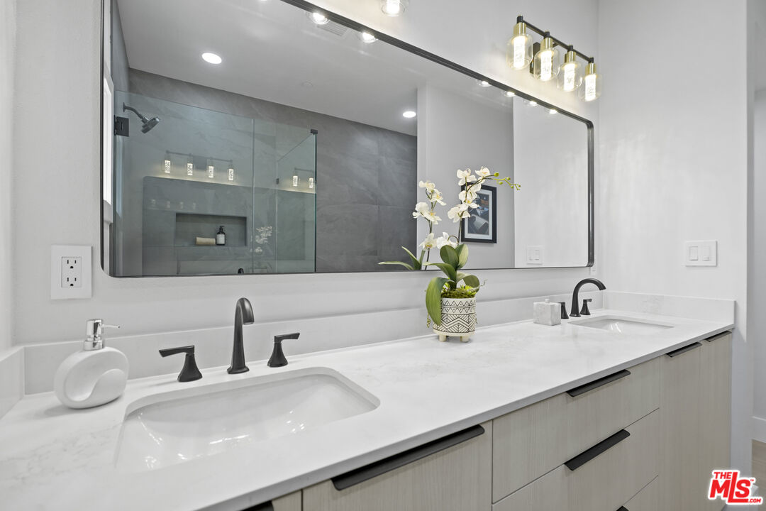 23813 Harbor Vista Dr