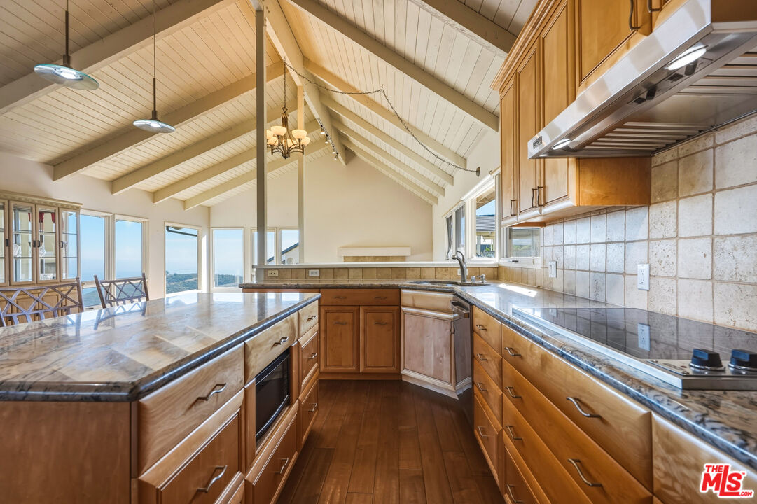 2965 Seabreeze Dr