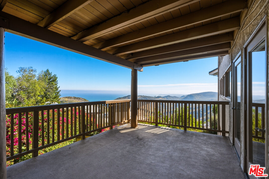 2965 Seabreeze Dr