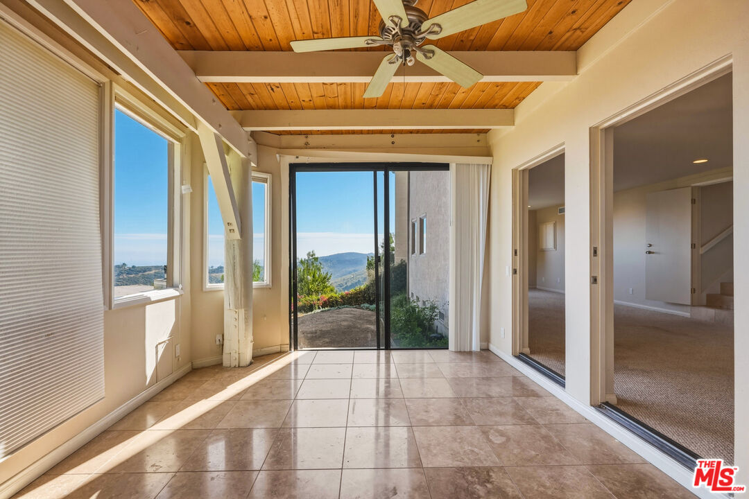 2965 Seabreeze Dr