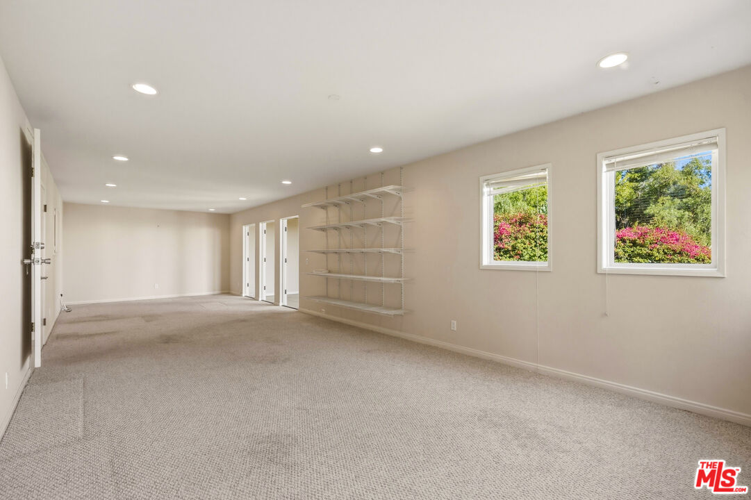 2965 Seabreeze Dr